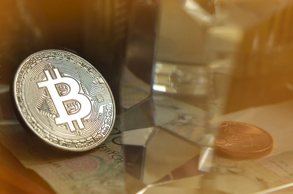 黄金再飙新高！数据：比特币通常在100~150天内跟进拉涨